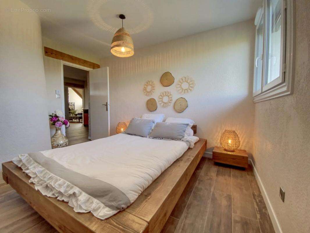 Maison à SAINT-FORGEUX-LESPINASSE