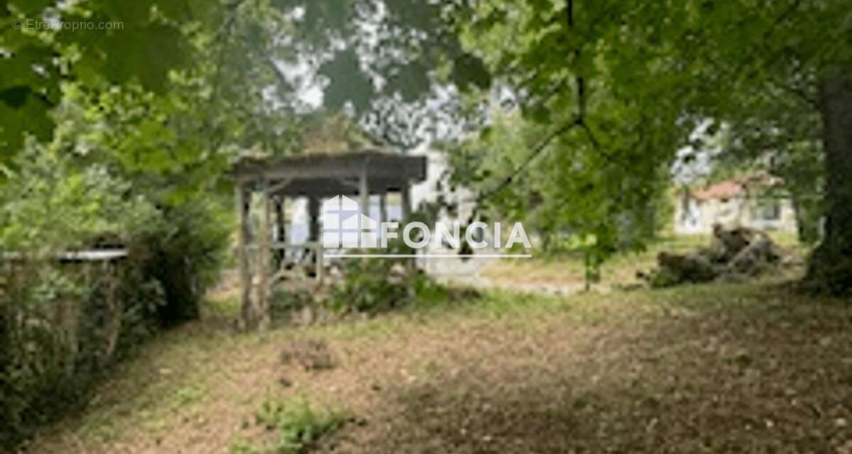 Terrain à SOISY-SUR-SEINE