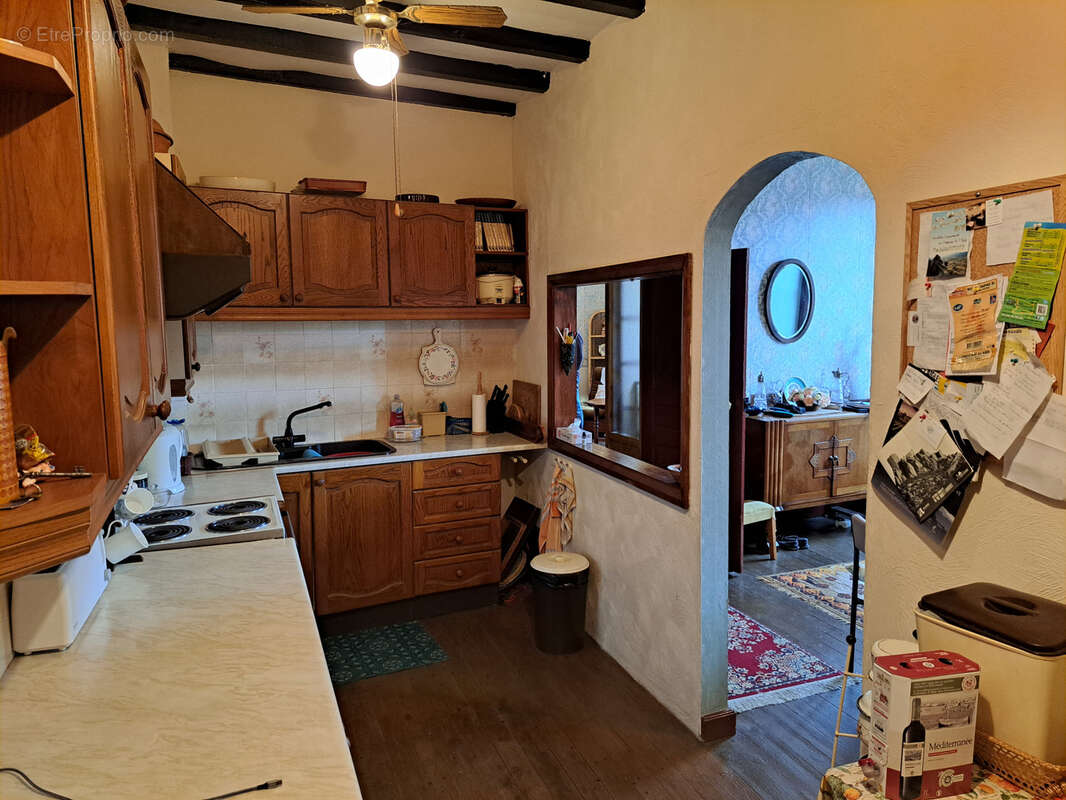 Grande maison familiale avec jardin, garage et dépendances - photo 4