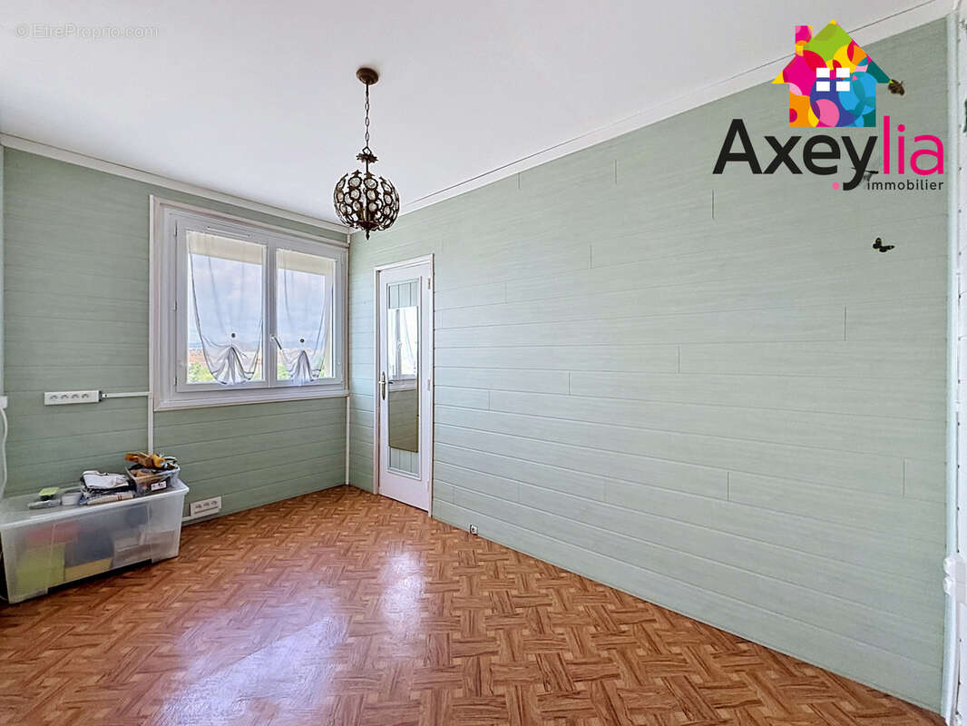 A vendre - roanne centre - appartement t5 avec balcon, box fermé et cave - photo 9
