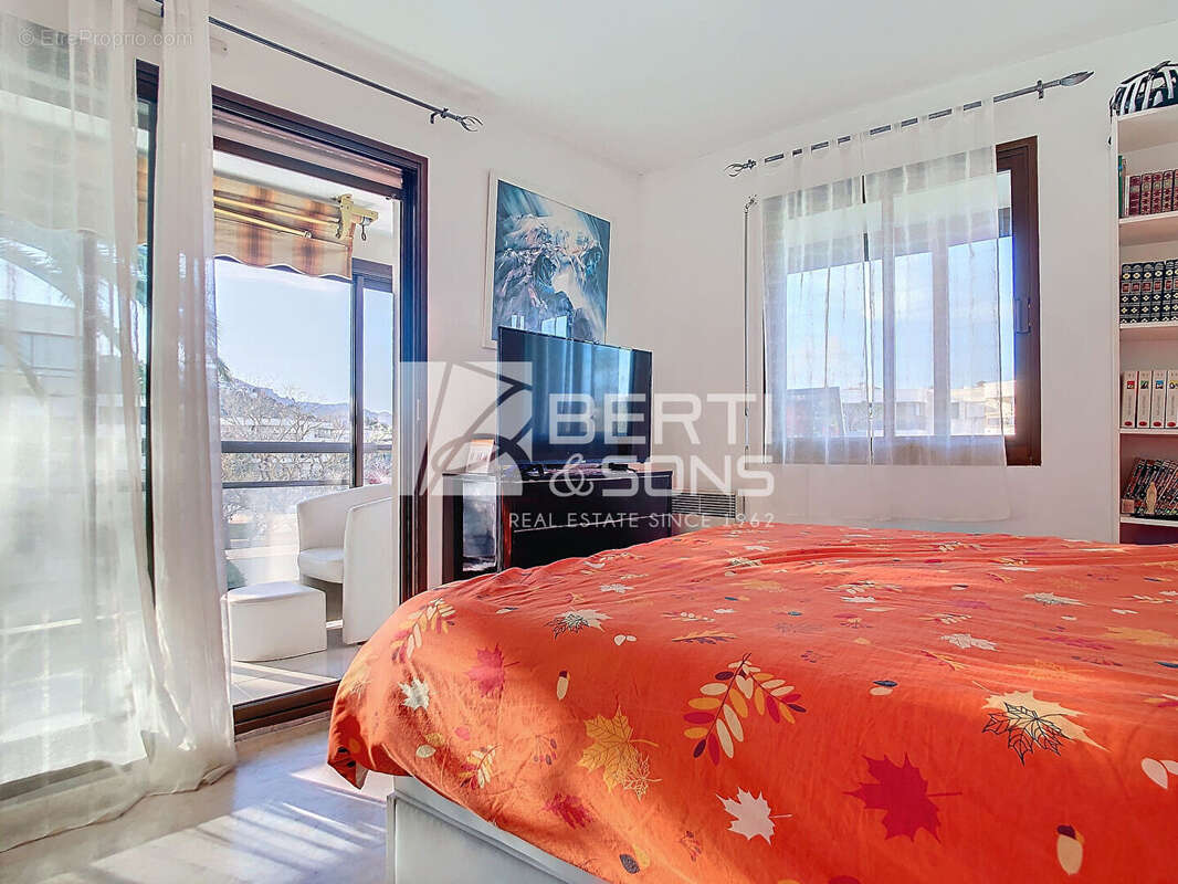 Appartement à MANDELIEU-LA-NAPOULE