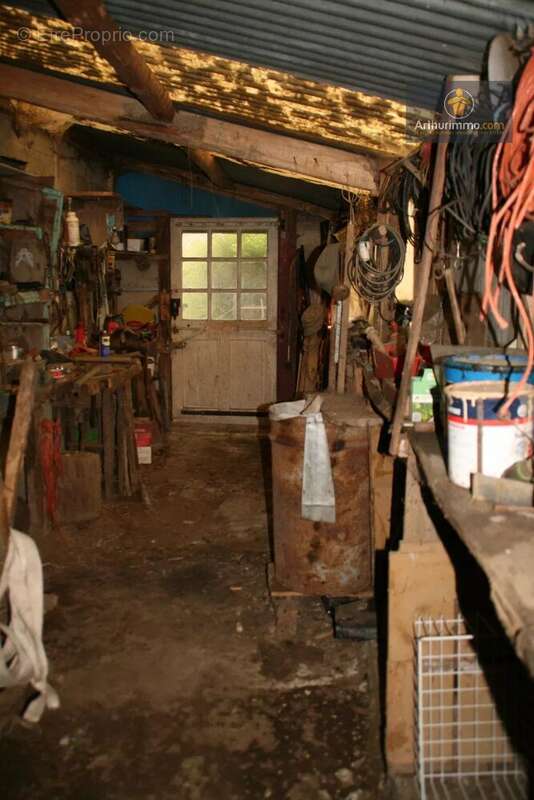 Parking à LA GREE-SAINT-LAURENT