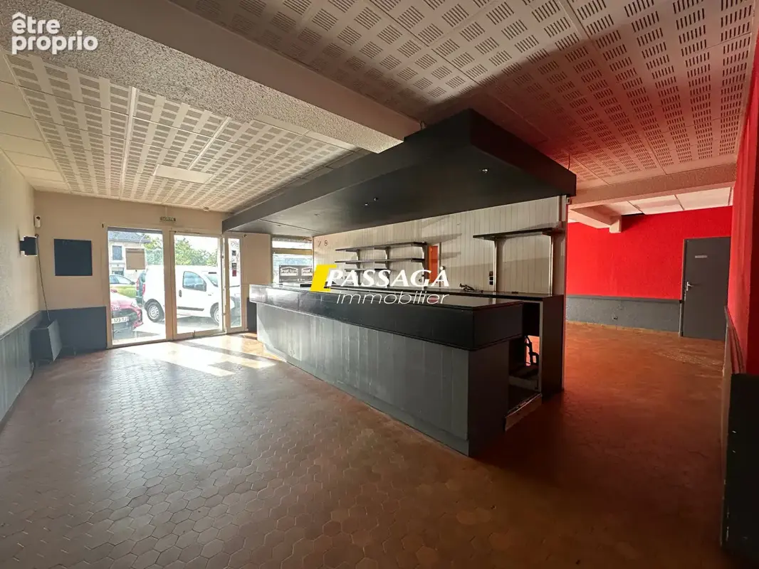 A VENDRE - Local commercial 112 m² avec parkings et caves - RODEZ - photo 2