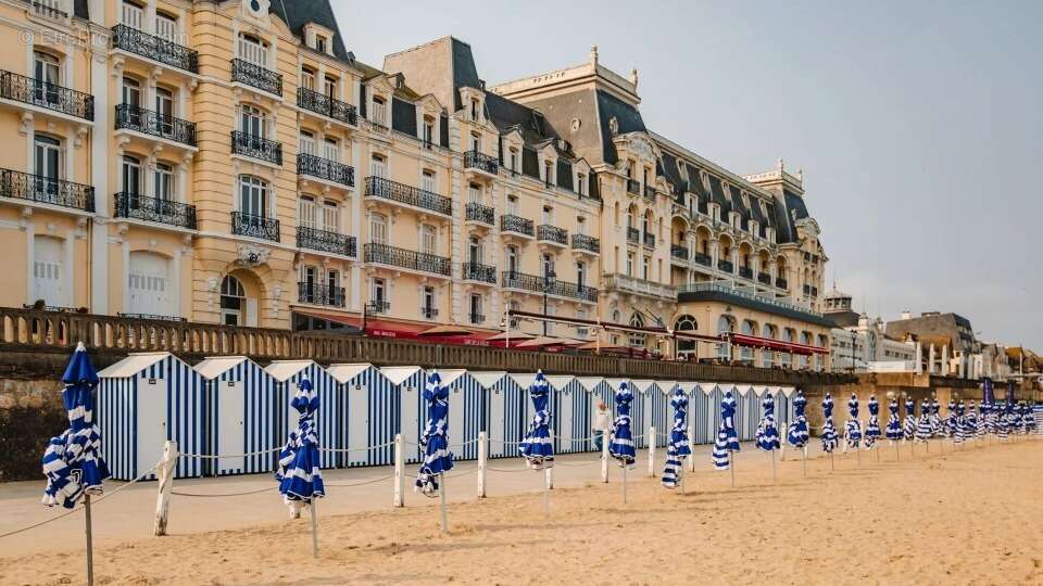 Terrain à CAMBREMER