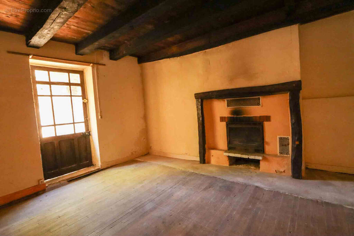 Maison à BEYNAC-ET-CAZENAC