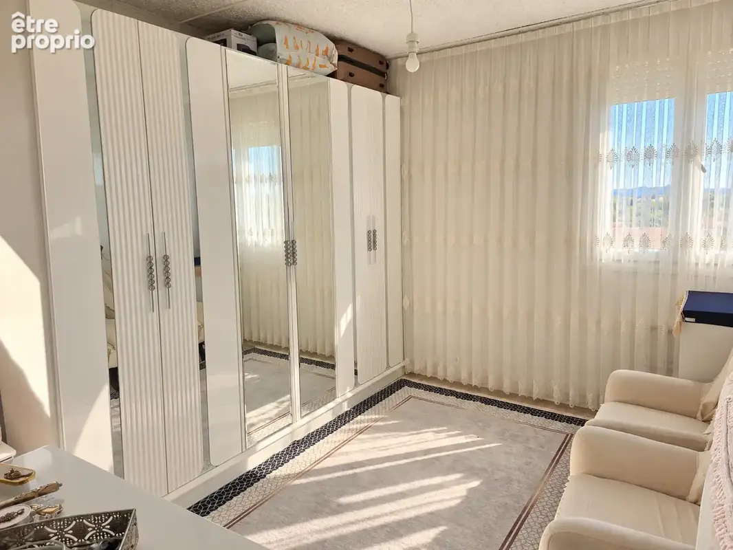 A vendre, special investisseur, residence parc saint louis, t3 en 4eme etage avec balcon et cave - photo 5