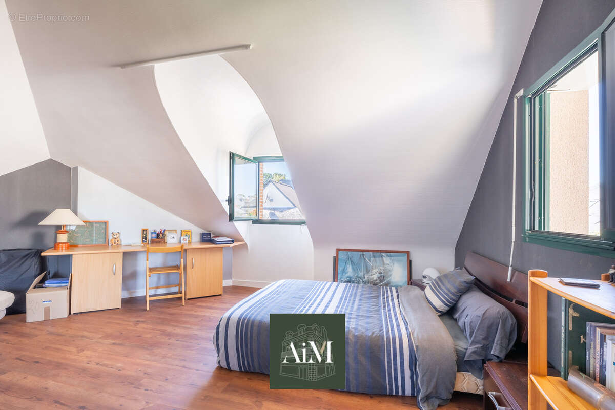 Maison d'architecte de 255 m2 avec jardin et garages à vendre à Vannes   Quartier recherché proche centre-ville - photo 13