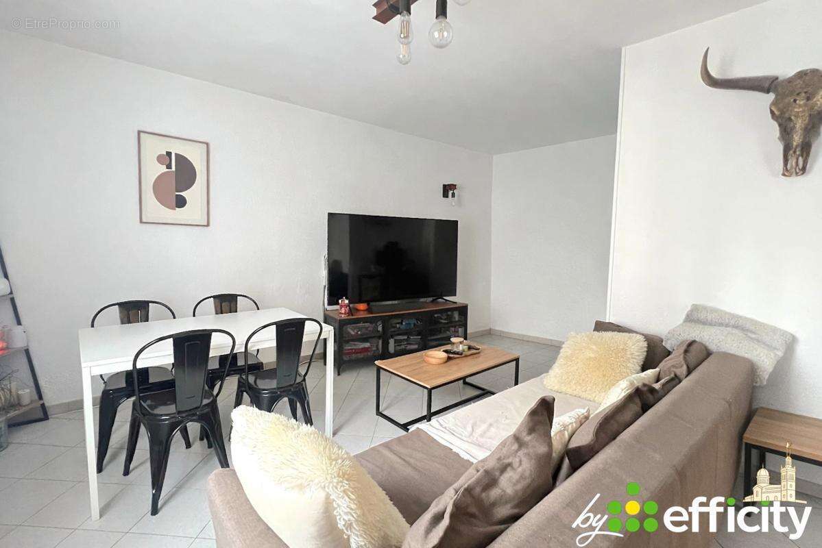 Appartement à MARSEILLE-4E