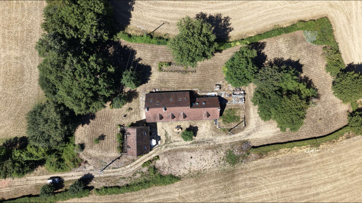 Belle propriété sur une colline isolée - photo 16
