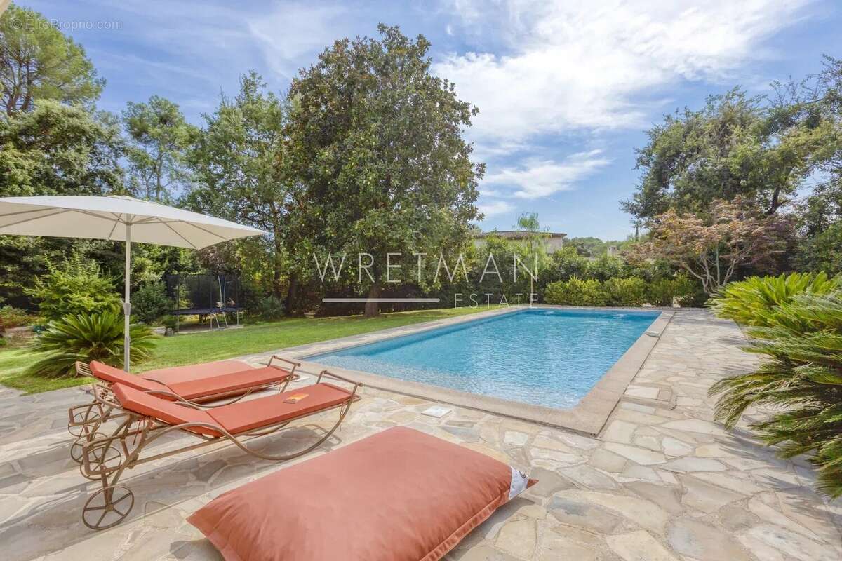 Maison à ROQUEFORT-LES-PINS