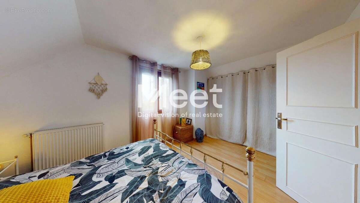 Maison à FLEURY-LA-VALLEE