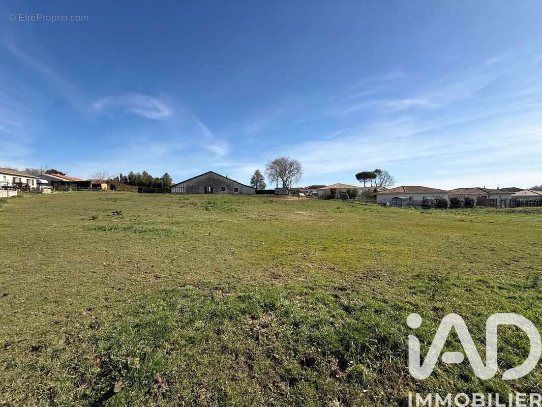 Photo 2 - Terrain à POUILLON