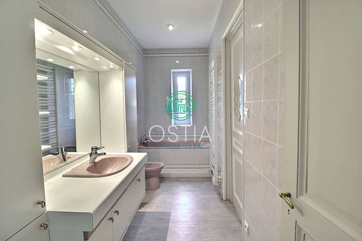 Appartement à CHATEAUNEUF