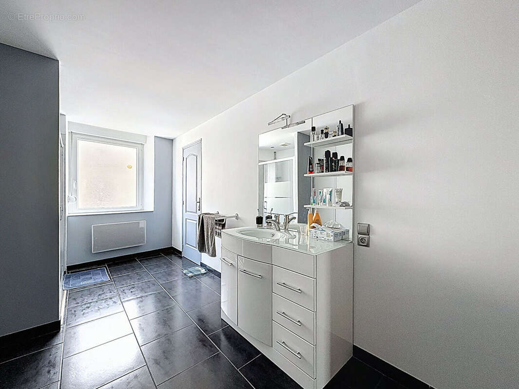 Maison à NEUFCHATEAU