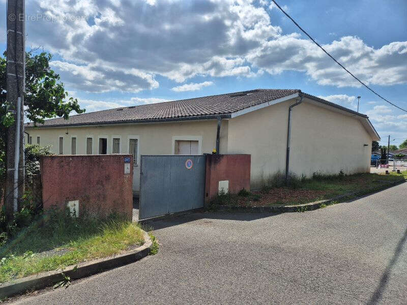 Parking à SAUVETERRE-DE-GUYENNE