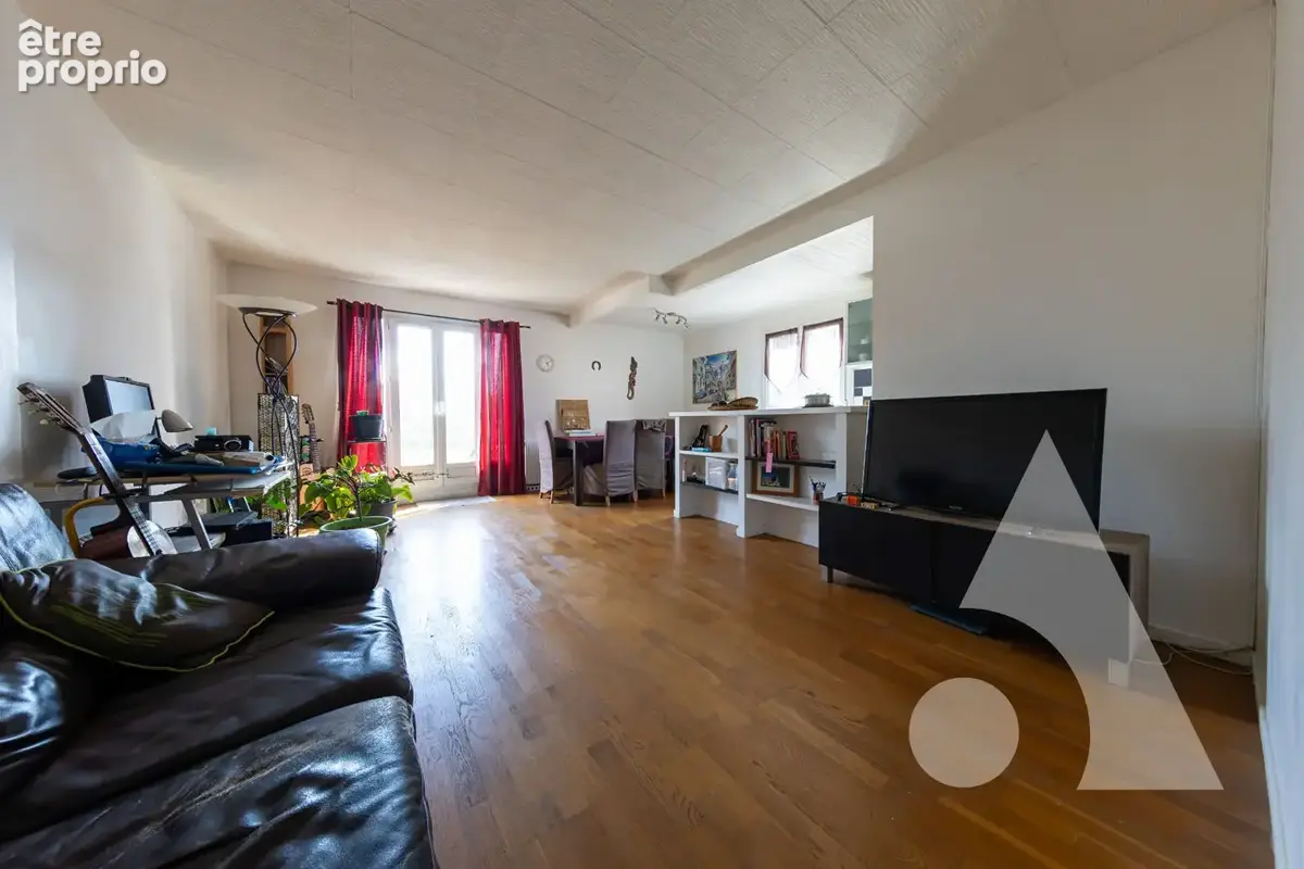 Grand Bourg : F3 en dernier étage + cave + Garage - photo 2