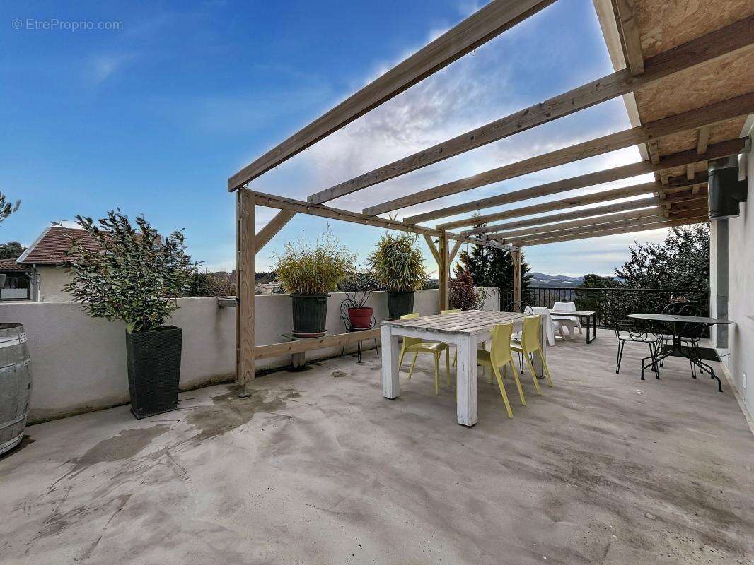 Maison à SAINT-ROMAIN-DE-LERPS