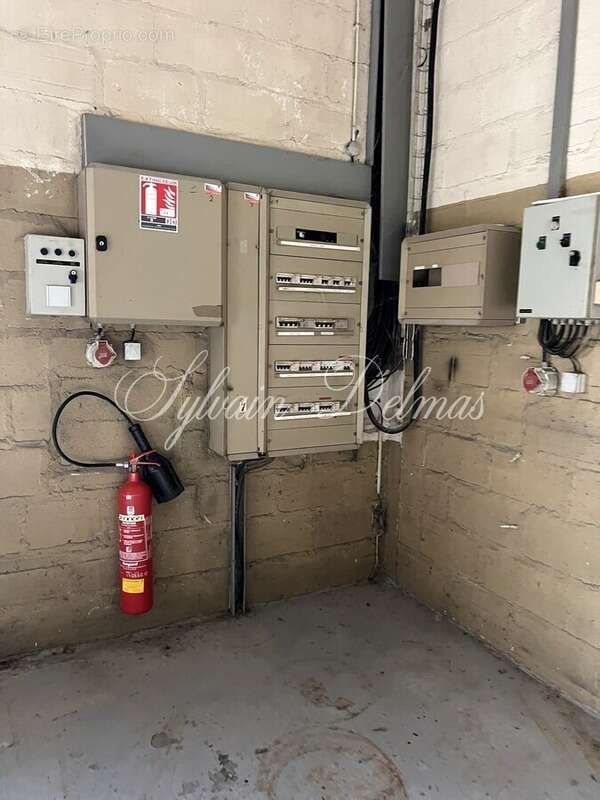 Commerce à NAZELLES-NEGRON