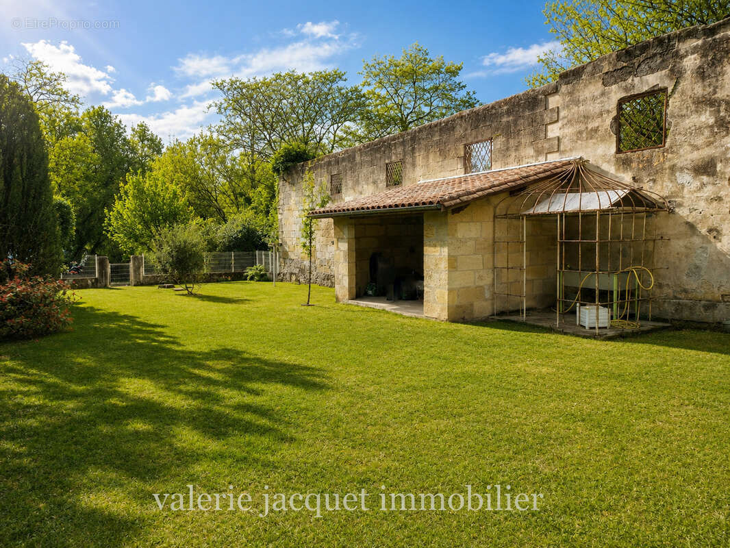 Maison bourgeoise de caractère avec jardin et cave voûtée   Centre de Coutras - photo 3