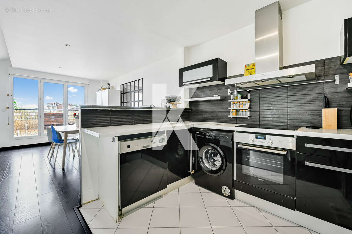 cuisine ouverte aménagée et équipée - Appartement à ARGENTEUIL