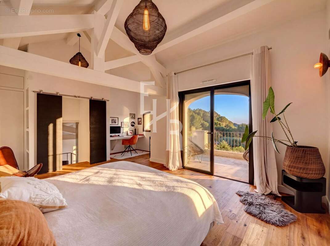 Maison à VALBONNE