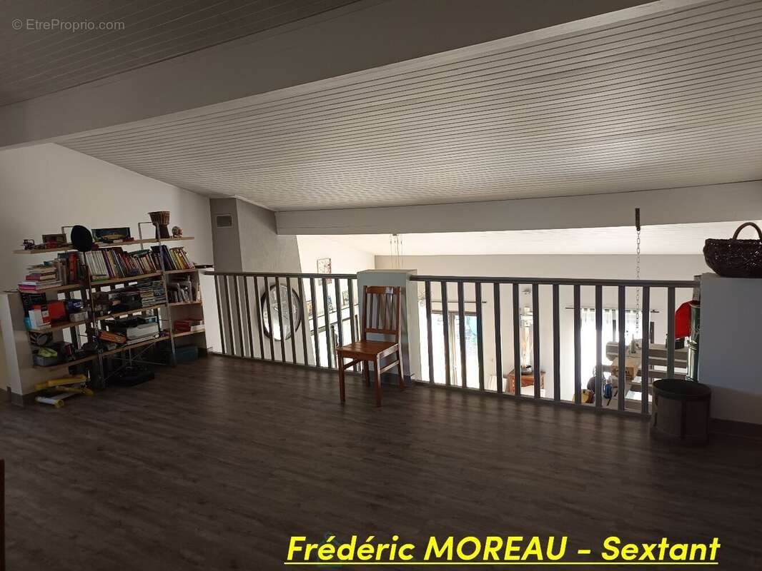 Trés belle maison atypique avec de beaux espaces intérieurs, dépendance et beau terrain - photo 13