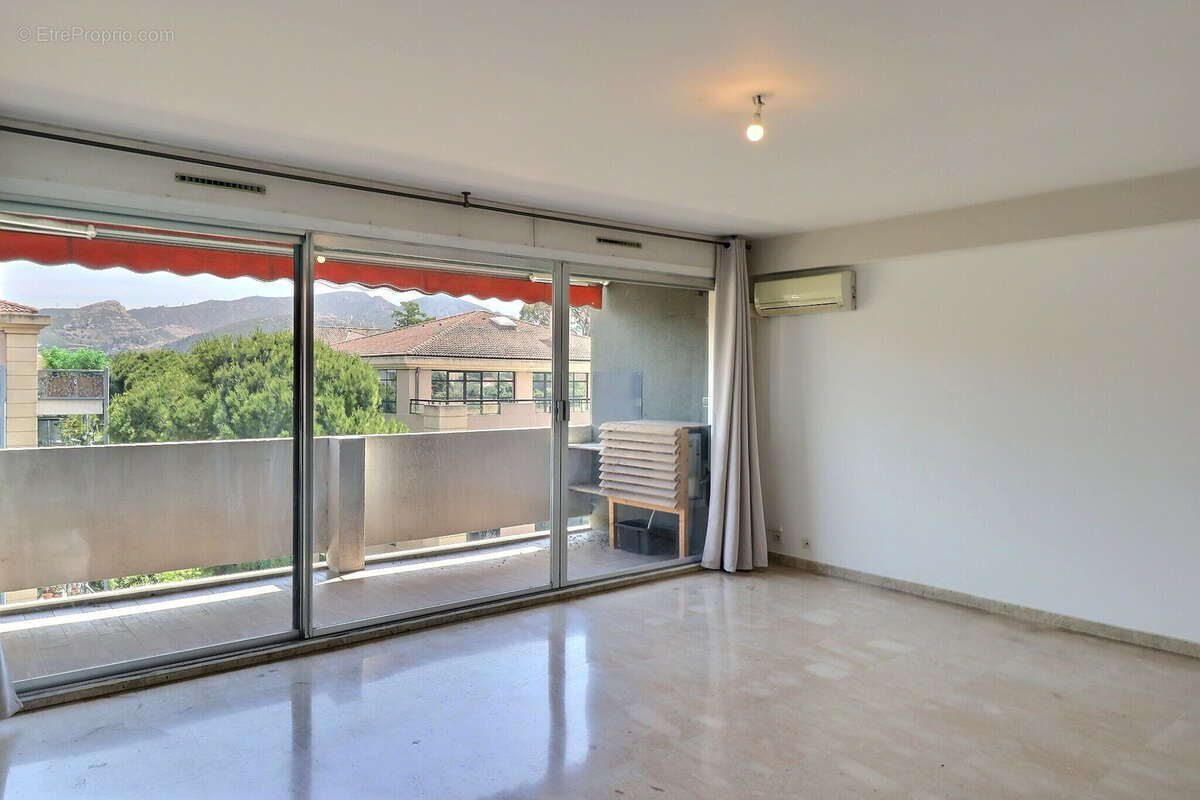 Grand T4---Grand Balcon---Loggia---Cave--- - photo 4