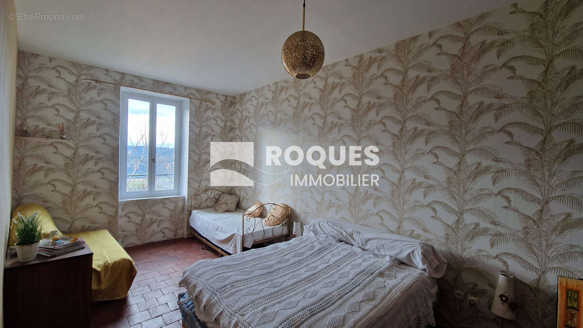 Sud Lodève, propriété en pierre193 m2 habitables plus dépendances, le tout sur 58 ha - photo 17