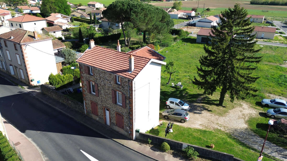 Maison à SAINT-UZE