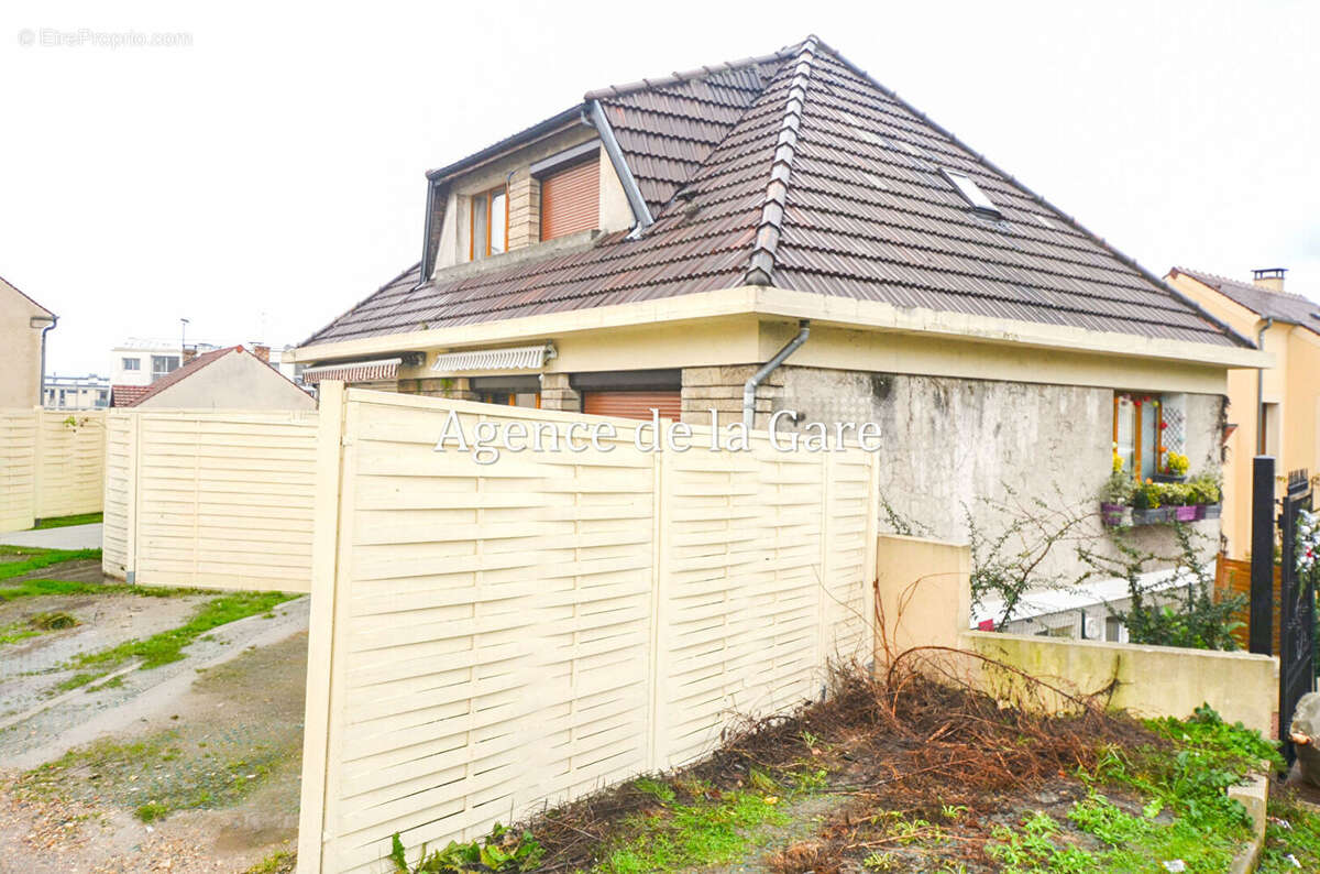 Appartement à SARTROUVILLE
