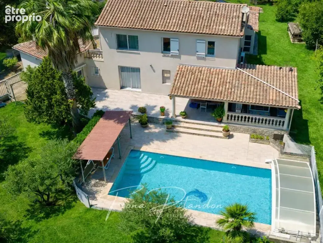 Villa avec piscine et dépendance sur terrain paysager - photo 3