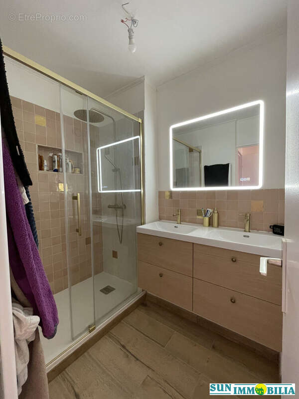 Appartement à SAINT-LAURENT-DU-VAR