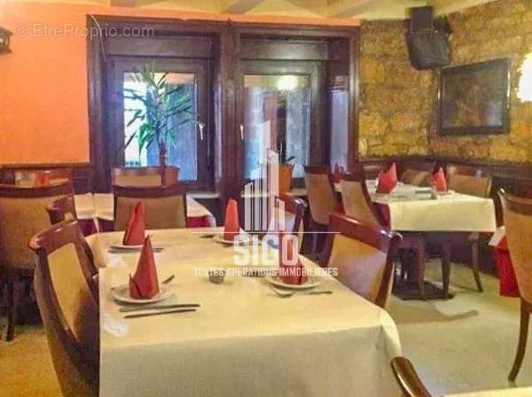 Commerce à MEYRONNE