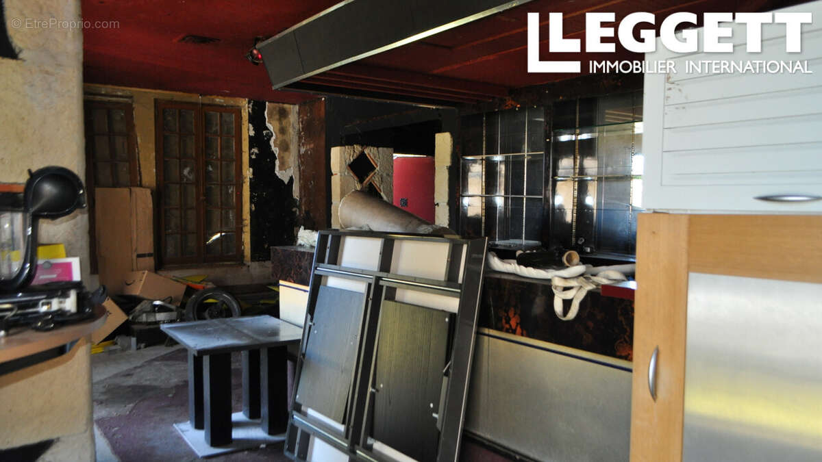 Commerce à COMBIERS