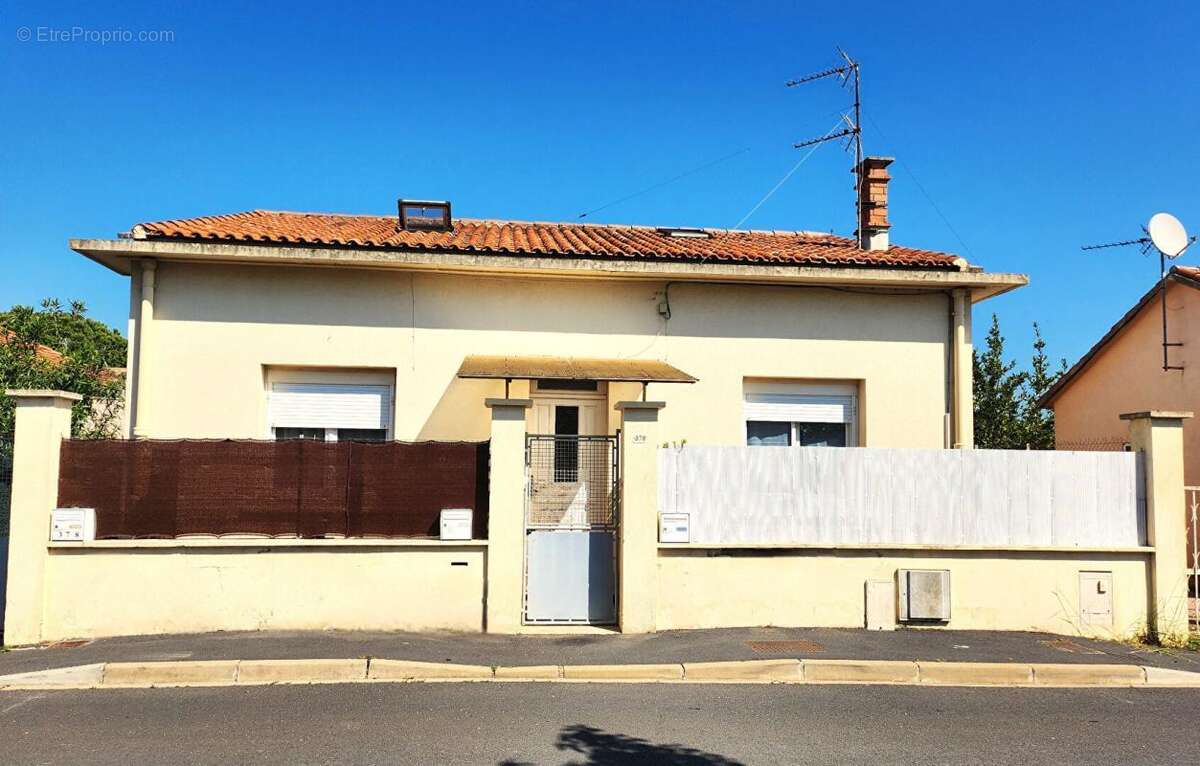 Appartement à MAUGUIO