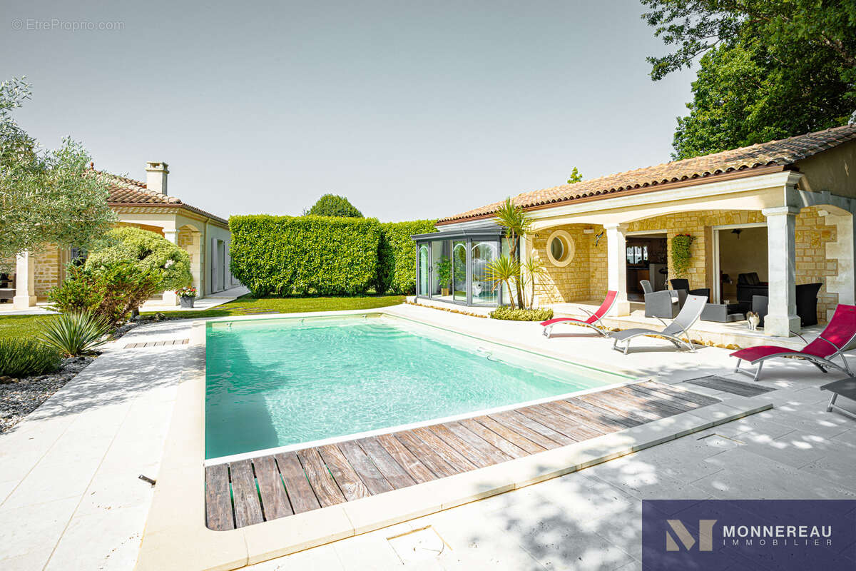 Maison à BARBEZIEUX-SAINT-HILAIRE