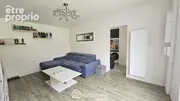Un séjour de 16,50 m² parqueté. - Maison à MOIGNY-SUR-ECOLE