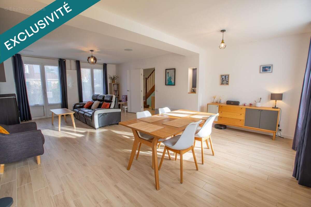 Photo 2 - Maison à LE MESNIL-SAINT-DENIS