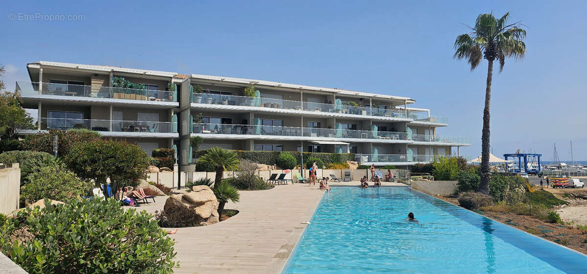 SOLENZARA (20) Appartement à vendre 3 pièces de 68m². avec terrasse de 31m². RÉSIDENCE PIEDS DANS L'EAU - photo 10