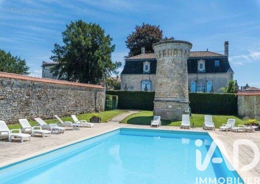 Maison 220 m² à Charras  - photo 8