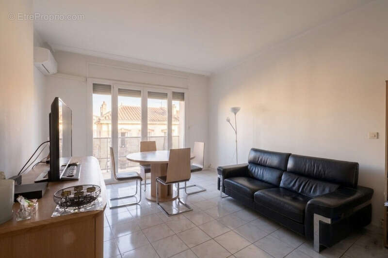 Appartement à MARSEILLE-4E