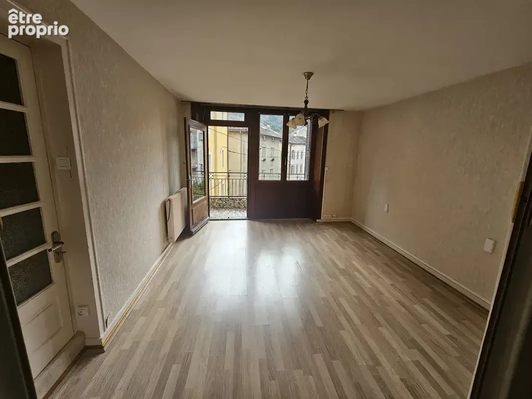 proche centre-ville : immeuble composé de 2 appartement type F3 - photo 3