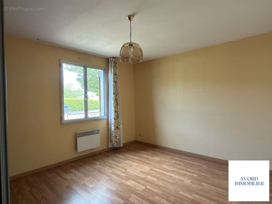 Maison 113 m² à Avord  - photo 3