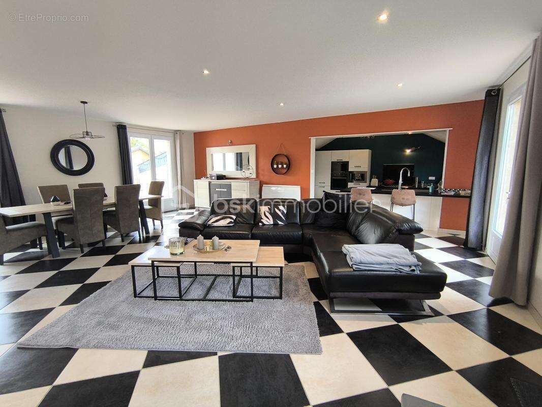 Maison à CHASNE-SUR-ILLET