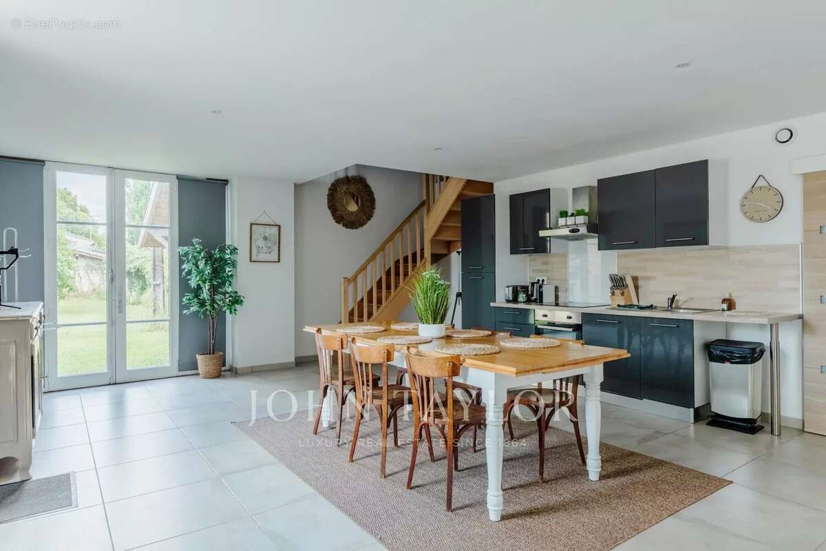 Maison à PRIGNAC-ET-MARCAMPS