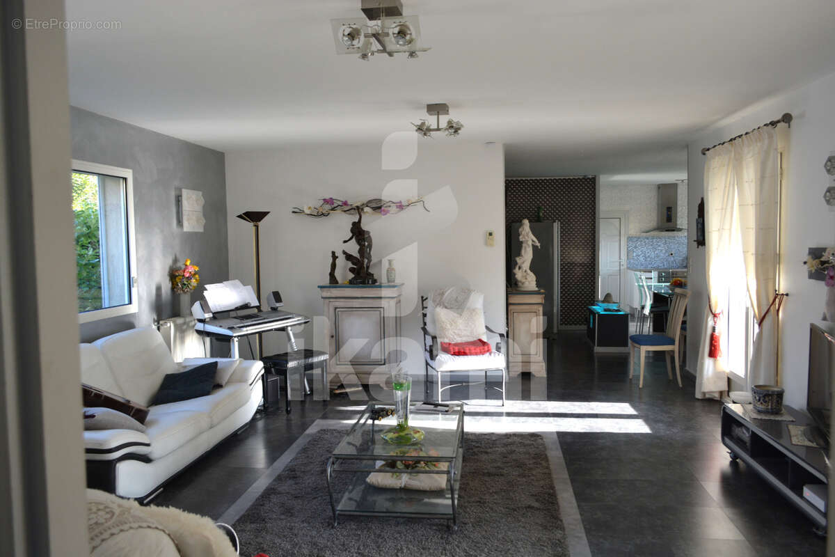 Maison à GENISSIEUX