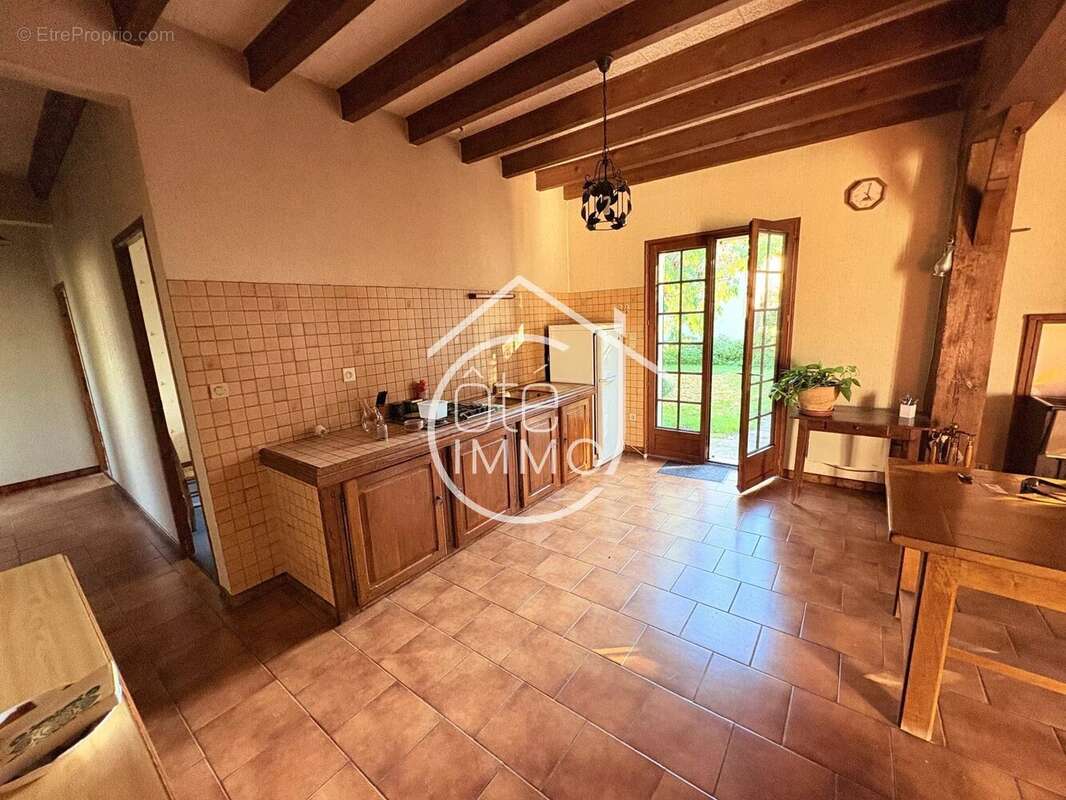 PRIGONRIEUX : Maison de plain-pied 5 pièces de 110m² avec jardin - photo 4