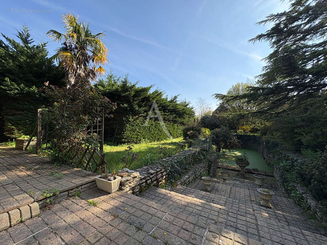 Maison à SAINTE-RADEGONDE-DES-NOYERS