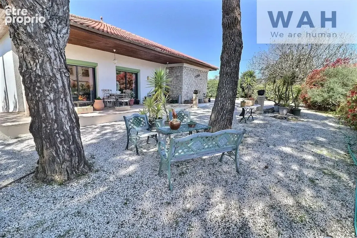 Ensemble immobilier d'une villa et de deux t2 34230 saint-pa - photo 2