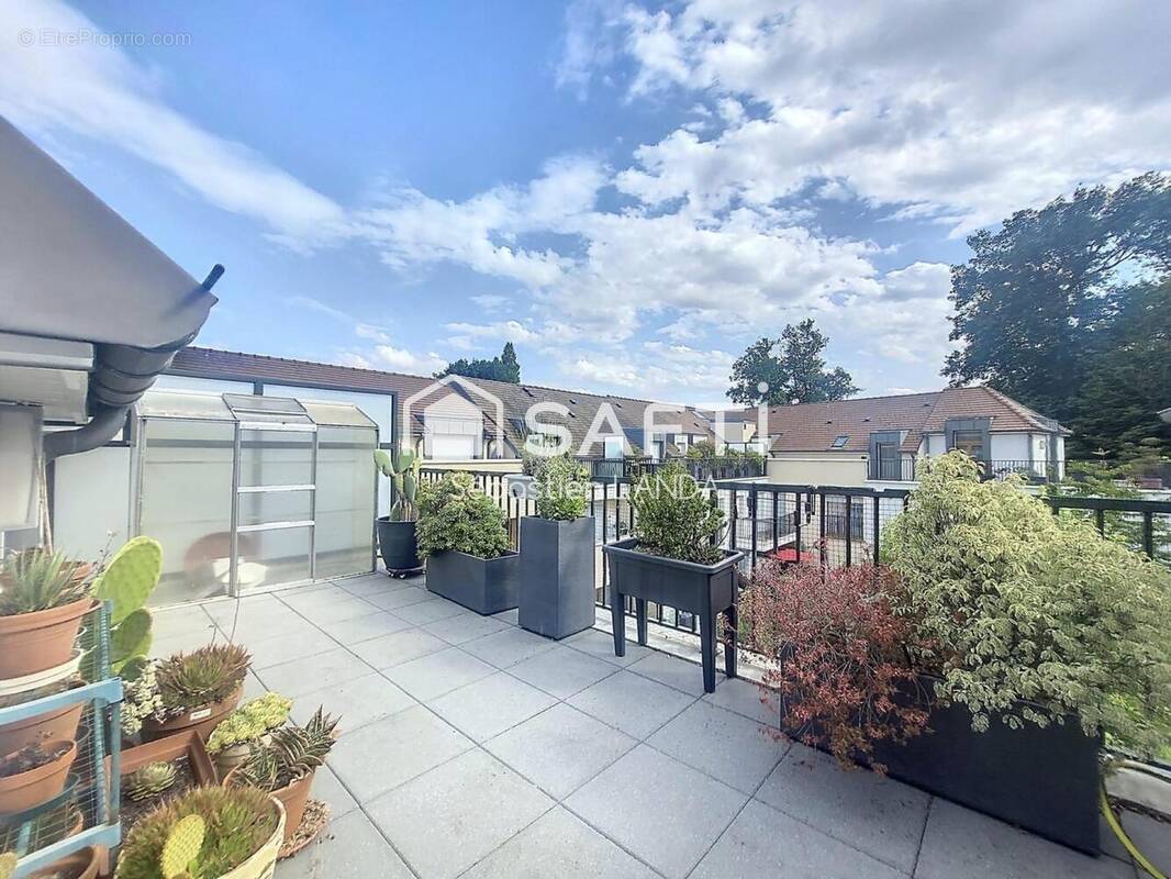 Photo 1 - Appartement à LE MESNIL-SAINT-DENIS